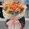Bó hoa hồng cam rực rỡ, tượng trưng cho nhiệt huyết, niềm đam mê và sự chân thành. Sắc cam tươi sáng mang lại cảm giác ấm áp, tràn đầy năng lượng, thích hợp để tặng bạn bè, đồng nghiệp hoặc người yêu trong những dịp đặc biệt.