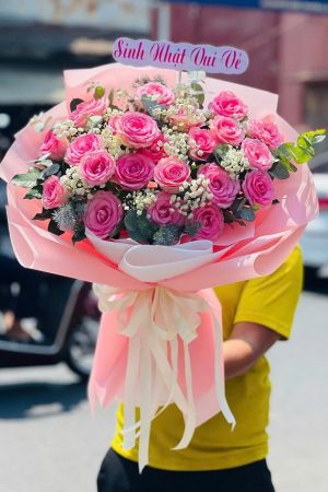 Bó hoa hồng sen nhẹ nhàng, thanh thoát và ngọt ngào, mang vẻ đẹp nữ tính và tinh tế.