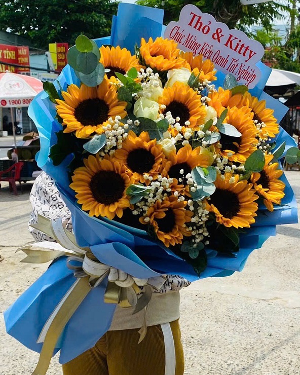 Bó hoa hướng dương năng lượng tích cực – món quà ý nghĩa tại cửa hàng hoa tươi Huyện Tịnh Biên.