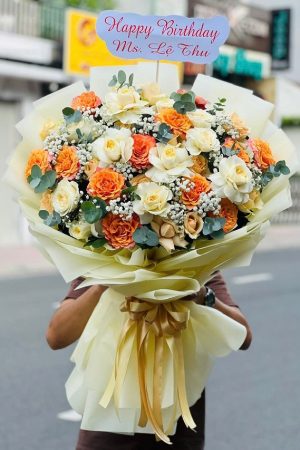 Bó hoa hồng cam mix hồng Victor tươi tắn, rực rỡ và tràn đầy năng lượng yêu thương.