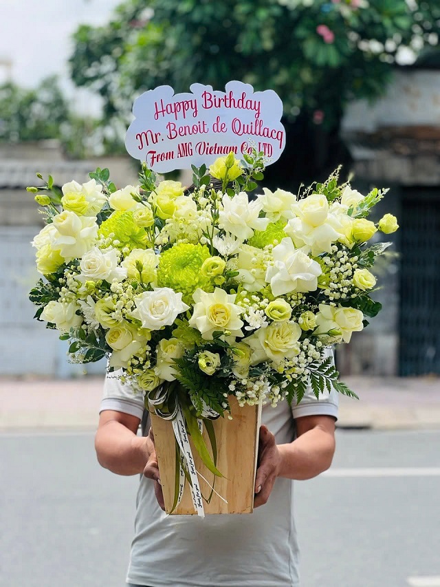 Cửa hàng hoa tươi Mê Linh với đa dạng các mẫu hoa tươi nhập mới mỗi ngày, phục vụ đầy đủ các dịp khai trương, sinh nhật, chia buồn