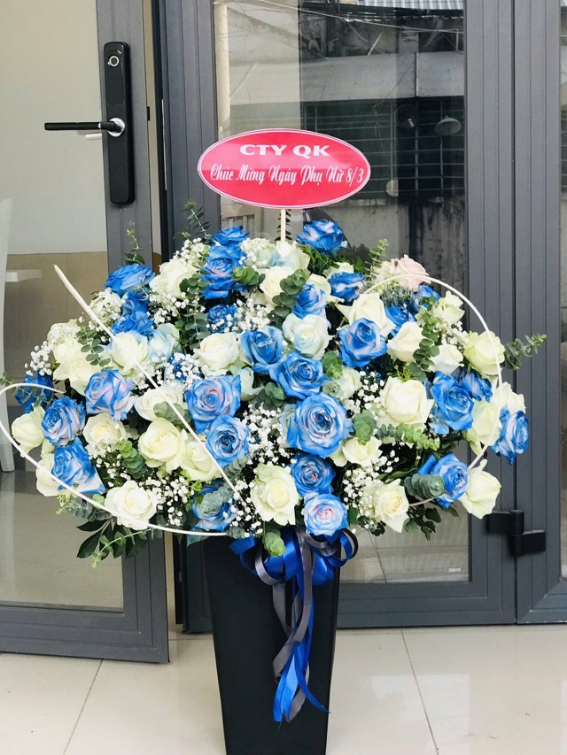 Hộp hoa hồng xanh độc lạ, mẫu hoa lạ mắt tại shop hoa tươi Việt Yên – hoatuoicomay.com, phù hợp tặng dịp đặc biệt.