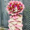Kệ hoa khai trương rực rỡ tại cửa hàng hoa tươi Thủ Dầu Một, gửi lời chúc may mắn và thành công.