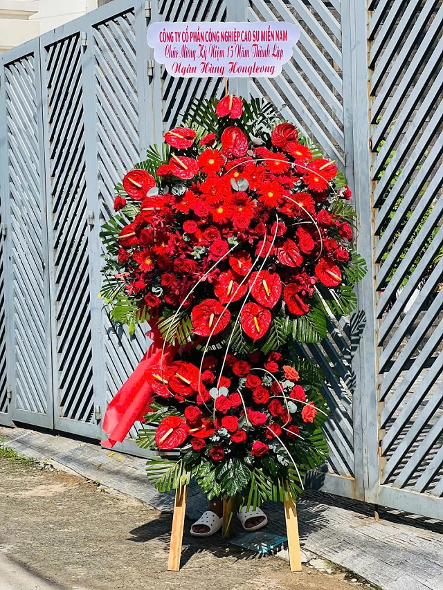 Hoa khai trương Châu Thành Bến Tre – Lẵng hoa chúc mừng tươi mới, thể hiện lời chúc thịnh vượng và may mắn.
