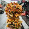 Kệ hoa khai trương 2 tầng nổi bật – mẫu hoa bán chạy tại cửa hàng hoa tươi Ba Tri, Bến Tre.