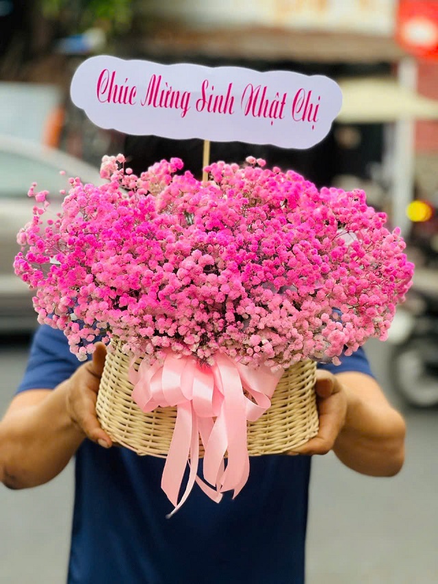 Chọn ngay hoa tươi Ba Vì cho ngày sinh nhật đặc biệt, lẵng hoa tươi sẽ mang đến niềm vui và sự bất ngờ cho người nhận.
