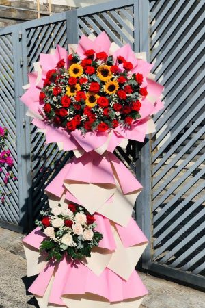 Lẵng hoa chúc mừng khai trương tại Từ Sơn Bắc Ninh, phối hợp hoa hướng dương, hồng đỏ rực rỡ – biểu tượng của thành công và phát đạt.