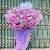 Bó hoa màu tím nhẹ nhàng, lãng mạn và mang vẻ đẹp sang trọng, tinh tế.
