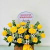 Giỏ hoa hồng vàng rực rỡ, tươi tắn tượng trưng cho niềm vui, sự thành công và lời chúc may mắn. Thích hợp tặng khai trương, sinh nhật hay tri ân.