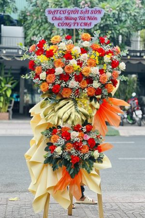 Kệ hoa chúc mừng màu đỏ cam