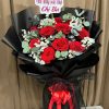 Bó hoa hồng đỏ giấy đen