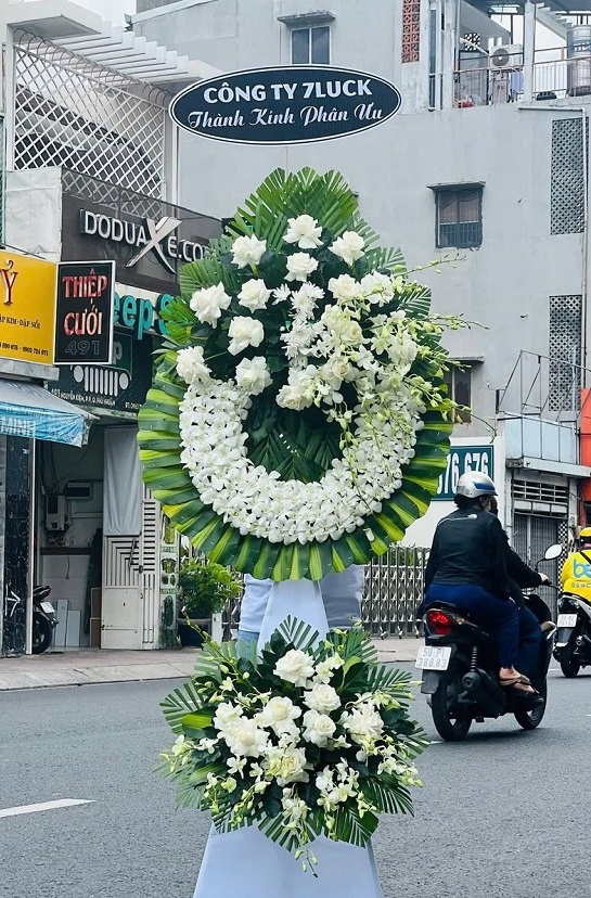 Cửa hàng hoa tươi Dĩ An, Bình Dương - chuyên cung cấp hoa cưới, hoa khai trương, và dịch vụ hoa sự kiện chuyên nghiệp.