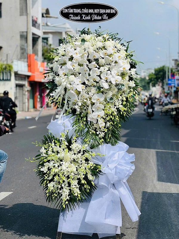 Hoa viếng đám tang đẹp từ shop hoa tươi ở quận 2