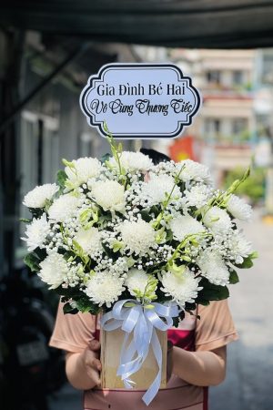 Giỏ hoa đi viếng tông trắng