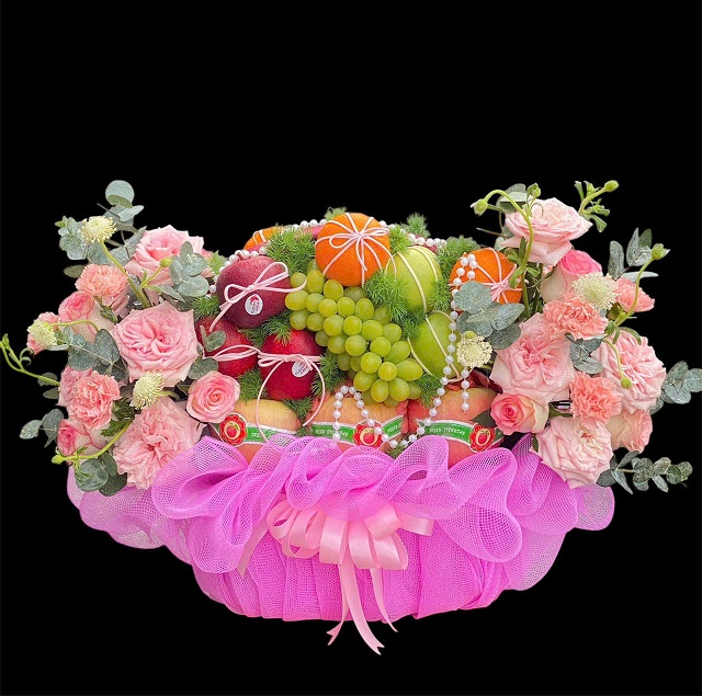 Giỏ trái cây tông hồng pastel