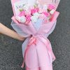 Bó hoa sáp gồm những bông hoa được tạo hình tinh xảo từ sáp, giữ nguyên vẻ đẹp tự nhiên và màu sắc tươi sáng lâu dài. Bó hoa nhẹ nhàng, bền bỉ, thích hợp làm quà lưu niệm hoặc trang trí lâu dài.