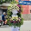 Vòng hoa chia buồn tone trắng tím trang nghiêm, đặt gấp tại shop hoa đám tang Lục Ngạn Bắc Giang, giao đến nhà tang lễ trong 60 phút.