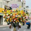 Bình hoa tươi cao cấp gồm những bông hoa chọn lọc kỹ càng, tươi mới và rực rỡ, được cắm khéo léo trong bình sang trọng. Thiết kế hài hòa, tinh tế, mang lại không gian thanh lịch, phù hợp trang trí phòng khách, văn phòng hay làm quà tặng đặc biệt.