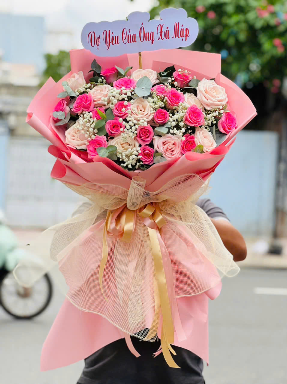 Bó hoa sinh nhật tươi thắm tại shop hoa tươi Châu Đốc thiết kế theo yêu cầu