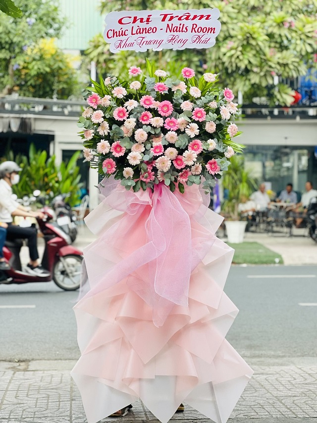 Shop hoa tươi tại Đầm Dơi Cà Mau chuyên cung cấp hoa cưới, hoa sự kiện và hoa chúc mừng, với dịch vụ giao hoa tận nơi nhanh chóng.