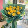Bó hoa tri ân Cha đến từ shop hoa Cỏ May – sự kết hợp giữa cẩm chướng trắng, hoa hướng dương và lá xanh mộc mạc. Tặng Cha một món quà tinh tế, giản dị nhưng trọn vẹn yêu thương trong ngày Father’s Day.