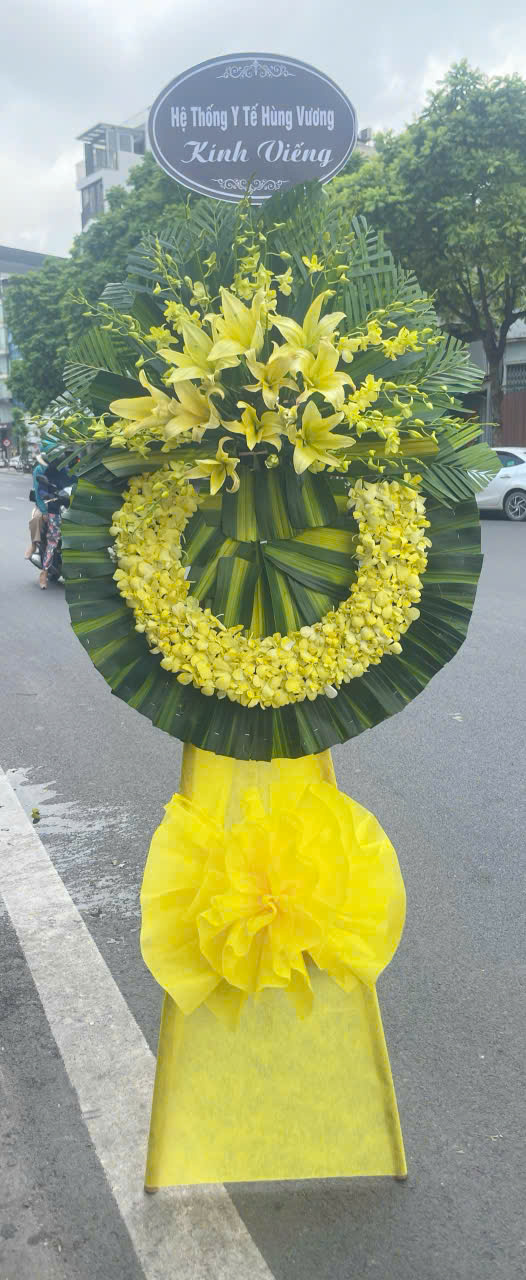 Hoa tươi viếng Cao Bằng được thiết kế trang nhã, giúp bạn gửi gắm lời chia buồn một cách ý nghĩa.