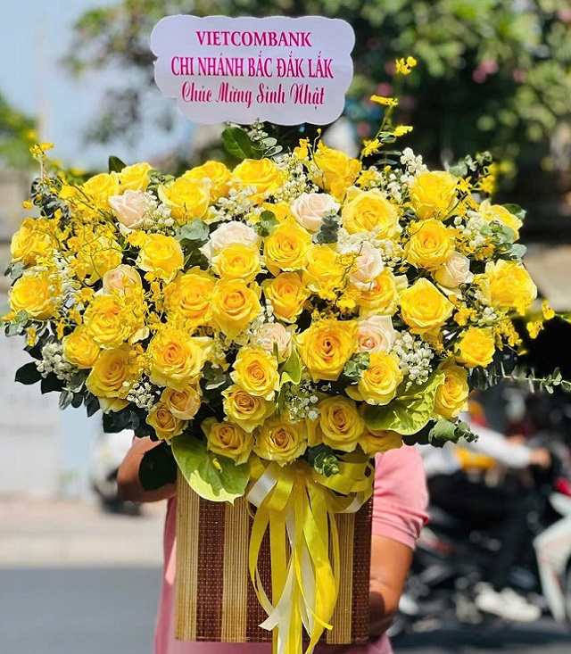 Giỏ hoa khai trương sang trọng tại Shop hoa tươi Bố Trạch – Lời chúc mừng khởi đầu hanh thông, may mắn và thành công.