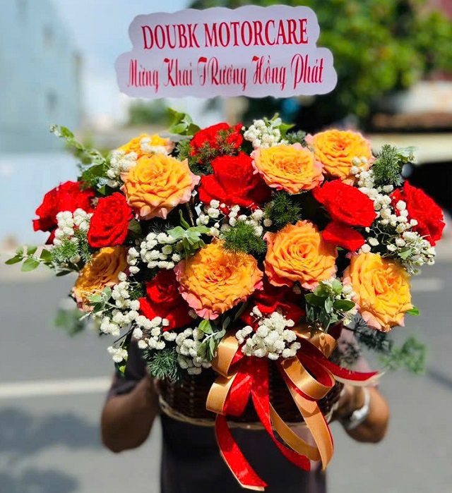 Giỏ hoa nhỏ xinh với phối màu tinh tế, được chuẩn bị bởi hoa tươi Thanh Liêm Hà Nam, dành tặng người thân yêu.
