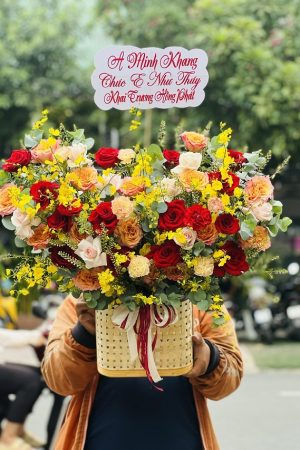Giỏ hoa chúc mừng tại Kiến An Hải Phòng – phối nhiều sắc hoa tươi mới, thích hợp gửi đến đồng nghiệp, bạn bè trong dịp đặc biệt.