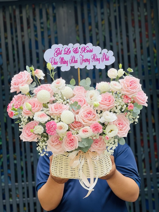 Giỏ hoa tươi tại Quận Hồng Bàng Hải Phòng – phối hợp nhiều loài hoa tươi mới trong ngày, mang vẻ đẹp nhẹ nhàng nhưng đầy cuốn hút.