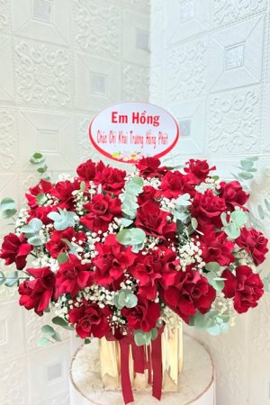 Bó hoa hồng đỏ rực rỡ tại shop hoa tươi Vạn Ninh Khánh Hòa, món quà ý nghĩa dành tặng người thân yêu trong những dịp đặc biệt.