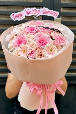 Bó hoa mix nhiều loại hoa tươi, phối màu hài hòa tại hoa tươi Văn Lâm Hưng Yên.