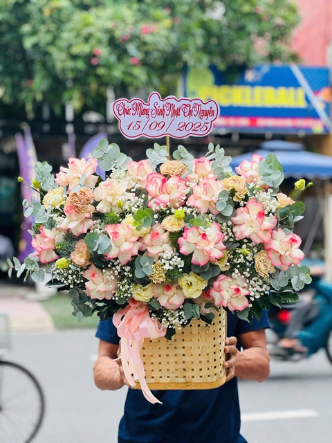 Cửa hàng hoa tươi Hải Hậu Nam Định chuyên cung cấp các mẫu hoa sinh nhật, hoa khai trương, hoa cưới và hoa tang lễ.