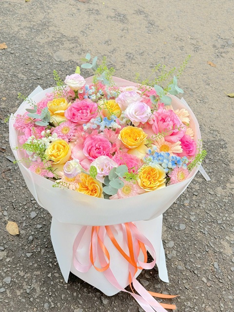 Hình ảnh shop hoa tươi Nam Định với không gian tràn ngập sắc hoa, mang đến cảm giác tươi mới và sang trọng.