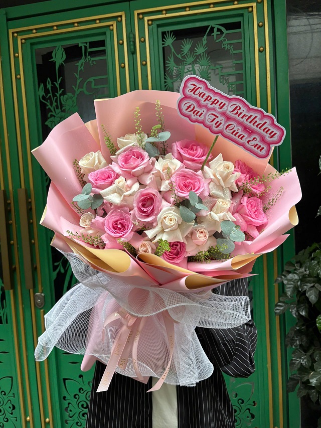 Bó hoa tươi Tây Ninh với tông màu nhẹ nhàng, được gói tinh tế, phù hợp tặng người thân trong nhiều dịp khác nhau.