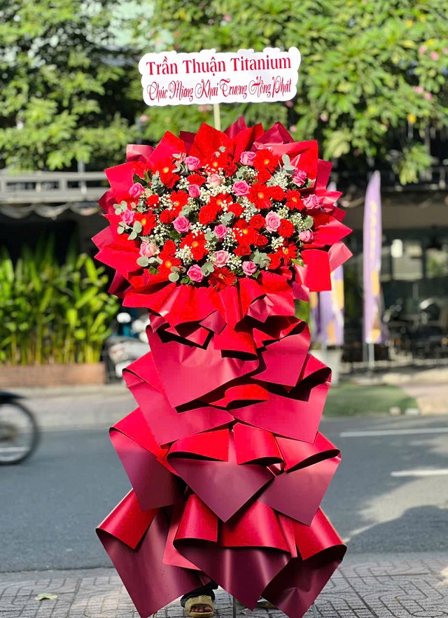 Ảnh kệ hoa chúc mừng Tây Ninh với layout đẹp, màu sắc rực rỡ, mang thông điệp may mắn và tươi vui.