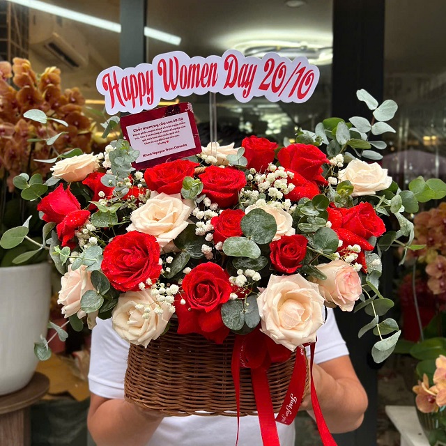 Hoa tươi chúc mừng ngày 20/11, bó hoa hồng vàng rực rỡ, giao tận nơi tại Thái Nguyên