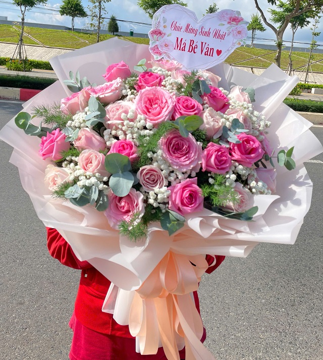 Bó hoa tươi tại Huế với sắc màu nhẹ nhàng, phù hợp tặng sinh nhật và dịp đặc biệt