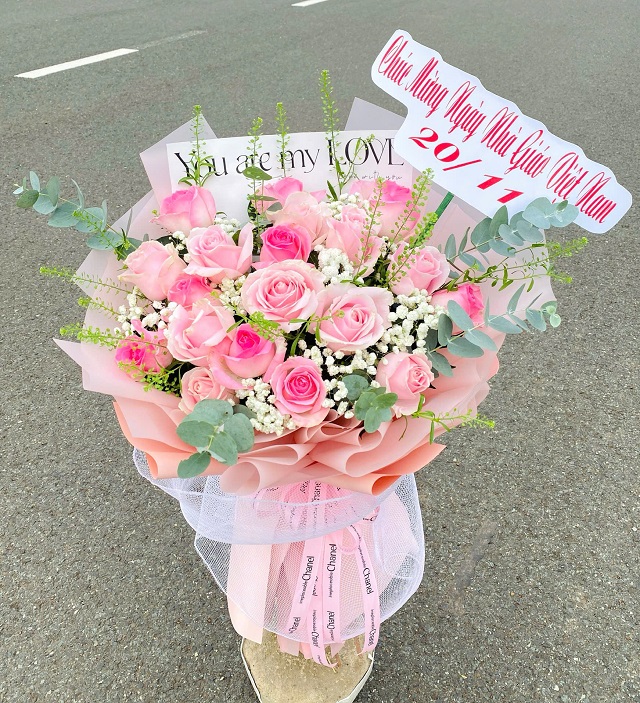 Bó hoa đẹp tại Vĩnh Long được thực hiện thủ công, thể hiện phong cách tinh tế – thích hợp cho sinh nhật, chúc mừng hay tri ân.