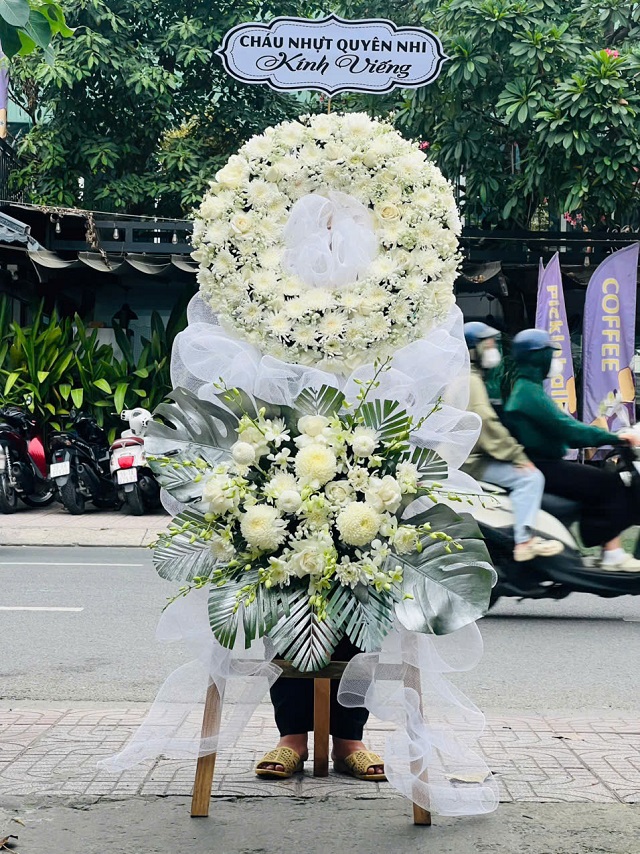 Dịch vụ hoa tươi Vĩnh Phúc giao hoa nhanh, tiện lợi, đúng hẹn.