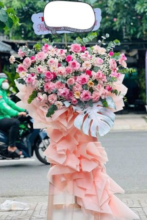 Kệ hoa chúc mừng hồng pastel