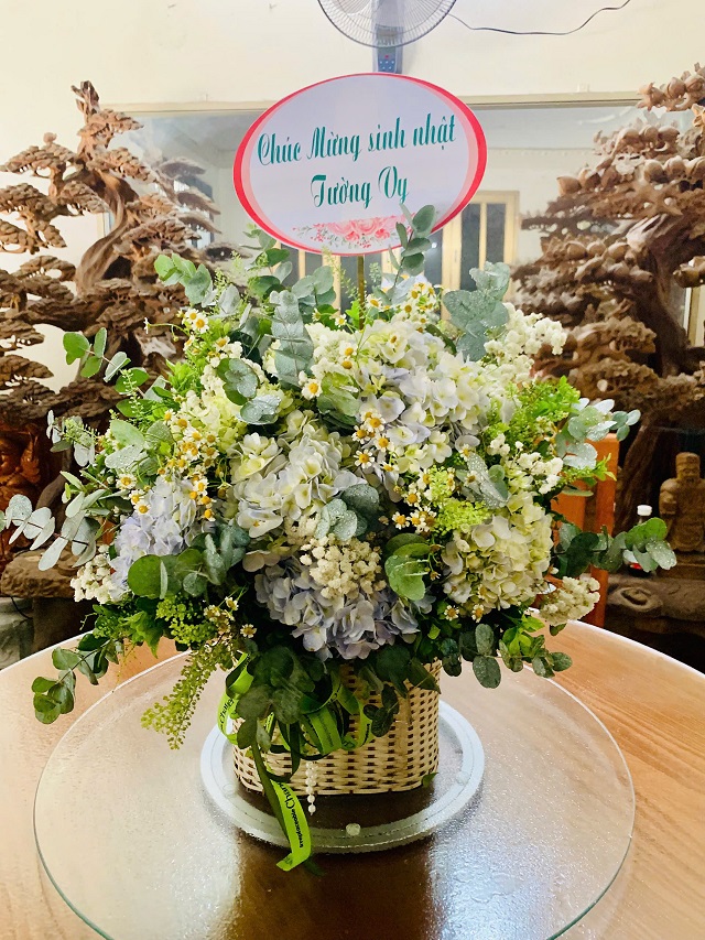 Giỏ hoa cẩm tú cầu