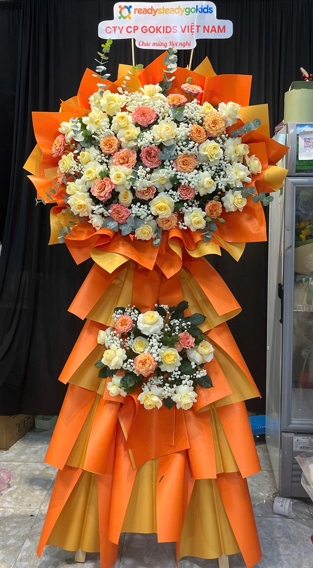 Kệ hoa chúc mừng tông vàng cam